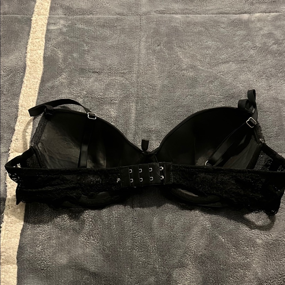 Classic Black Adjustable Strap Bra - Picture 4 of 9